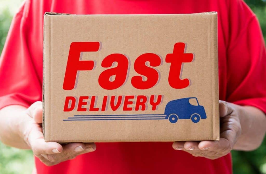  A box marked "fast delivery", representing the importance of choosing the right shipping methods and delivery speed for e-commerce businesses.